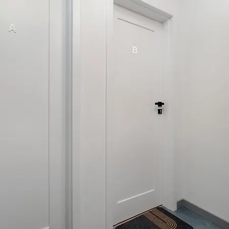 Cozy And Bright In By Renters * Πόζναν