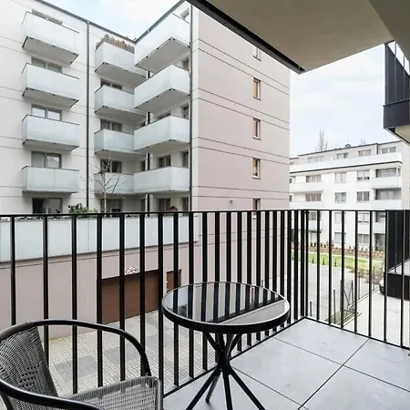 Cozy&bright In By Renters