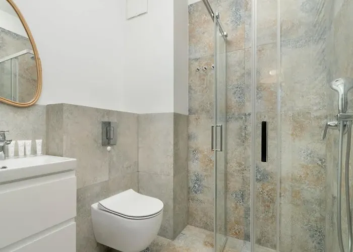 Cozy And Bright In By Renters